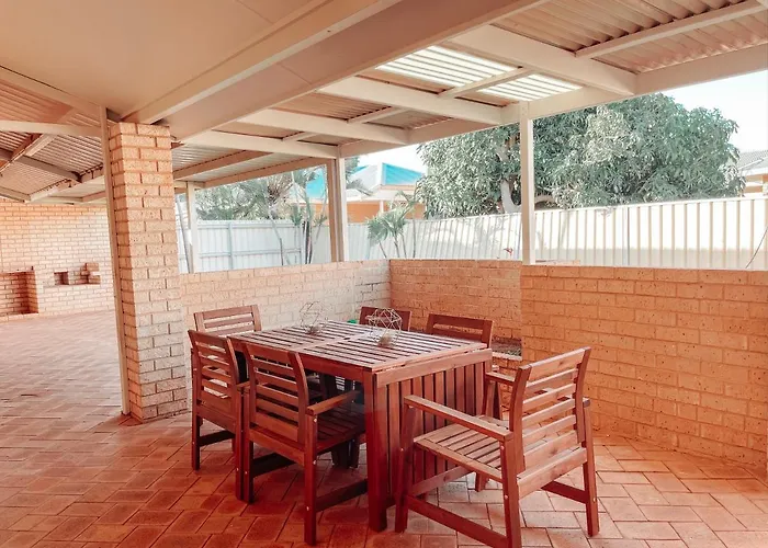 Carnarvon 3Br & 2Ba Holiday House