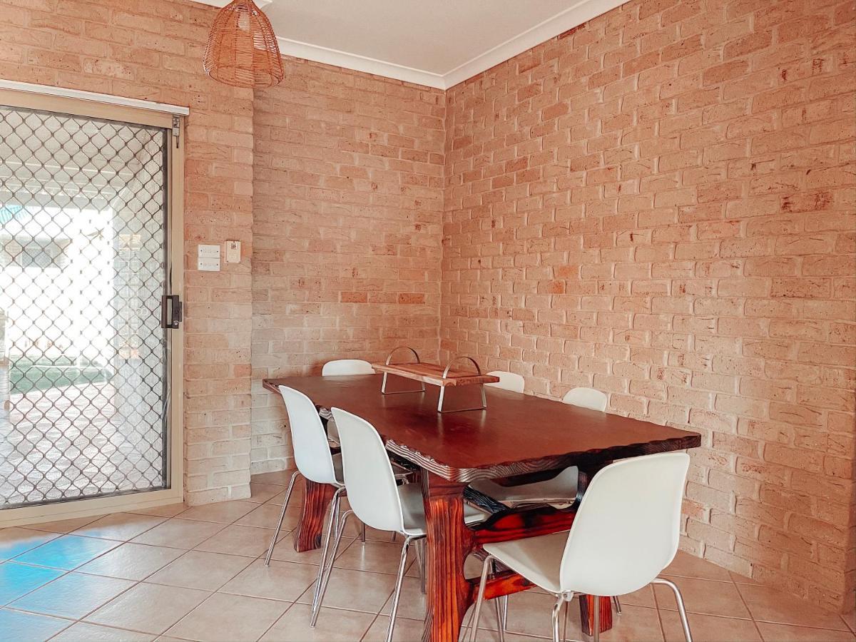 3br & 2ba House Carnarvon
